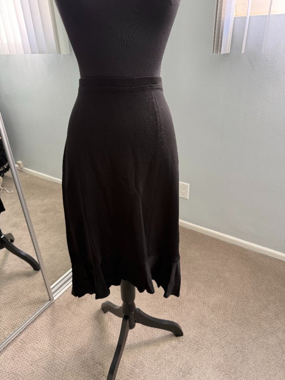 Tadashi Blk skirt w ruffle